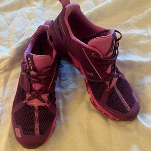 ON Cloud runners - like new worn once